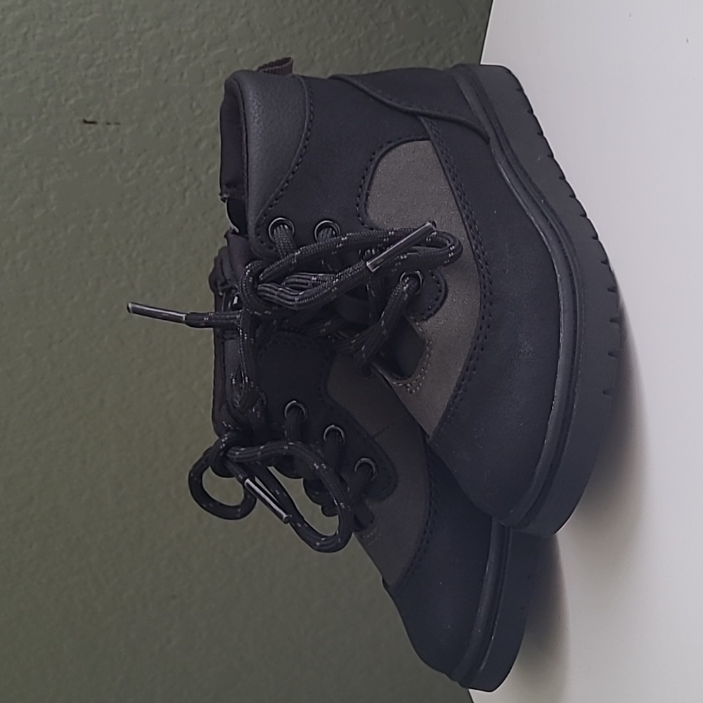 Cat & Jack Charcoal Hans Boots
